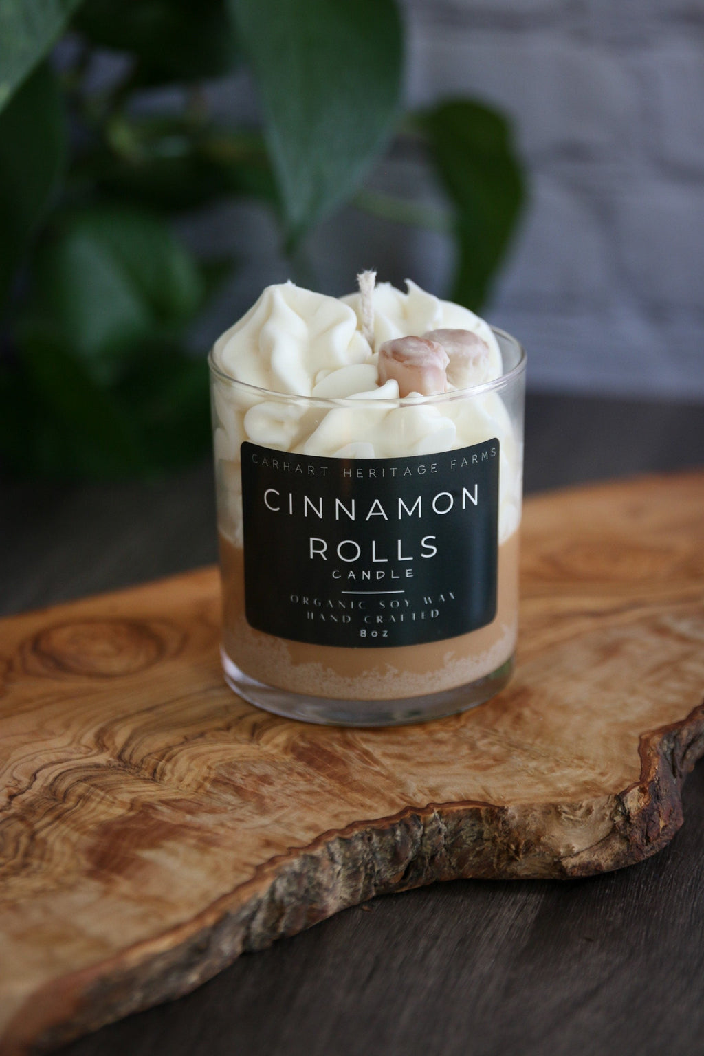 Cinnamon Scented Roll Candle - Sweet and Cozy Ambiance